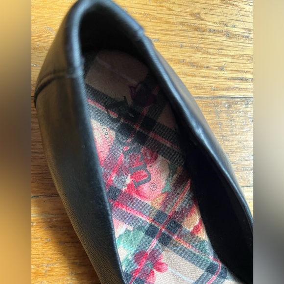 Born black leather flat size 8 - Picture 6 of 6